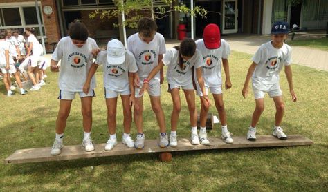 These cooperative camp games help participants develop important social and teamwork skills through fun challenges and interactive play. Team Building Challenges, Teamwork Games, Concentration Games, Games For All Ages, Camp Games, Summer Camp Games, Teamwork Skills, Leadership Activities, Cheer Camp