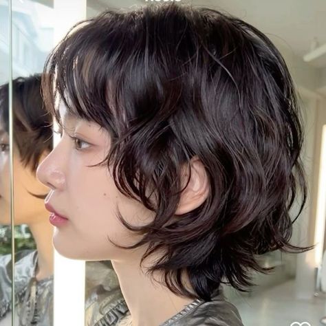 Short Hair On Curly Hair, Romantic Tuck Hairstyle, Short Hair Cute Haircuts, Short Hair With Choppy Layers, Layered Shag With Fringe Short, Short Hair Lots Of Layers, Carre Haircut, Short Haircut Names, Short Messy Bob