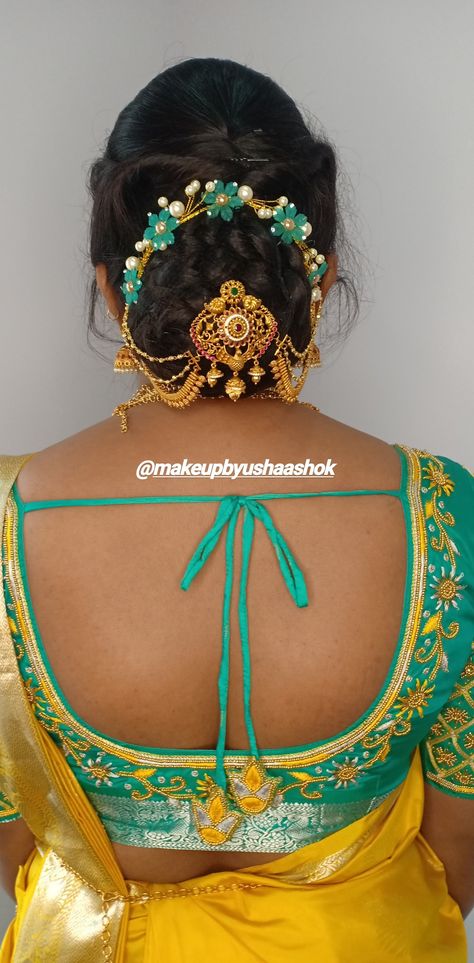 ɬɧɛ ƈƖąʂʂıƈ Hairstyle Ɩơơƙ for the pooja of the house warming ceremony 💖  of Kanaka  . Makeup & hair by USHA . House Warming Ceremony, Makeup Hair, Festival Bra, Festival Captain Hat, House Warming, The House, Captain Hat, Hairstyles, Festival