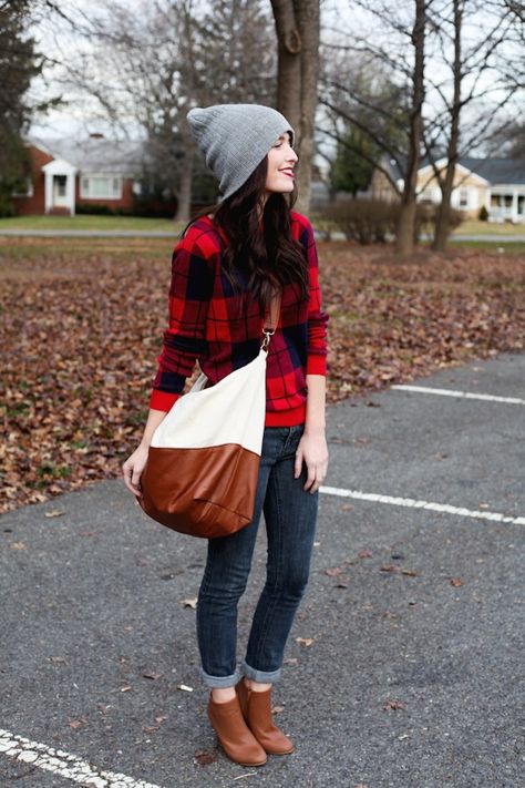 red Brown Ankle Boots Outfit Fall, Knitwear Styling, Brown Ankle Boots Outfit, Ankle Boots Outfit Fall, Boots Outfit Fall, Ankle Boots Outfit, Gray Beanie, Rolled Jeans, Beanie Buddies