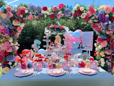 Alice in Wonderland Tea Party | CatchMyParty.com Tea Party Alice In Wonderland, Tea Party Party, Kids Tea Party, Alice In Wonderland Tea Party Birthday, Onederland Birthday Party, Alice Tea Party, Girls Party Decorations, Girls Birthday Party Themes, Alice In Wonderland Birthday