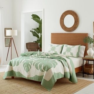 Tommy Bahama Home, Estilo Tropical, Hawaiian Quilts, Green Quilt, Bedding Stores, Tropical Leaf, King Quilt, Quilt Set, Reversible Quilt