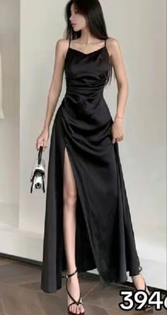 Aesthetic Prom Dress Black, Classy Dress For Wedding Guest, Wedding Dress Guest Black, Black Prom Dress Long Elegant, Party Classy Outfit, Black And Red Outfit Classy, Simple Night Dress, Classy Black Dress Aesthetic, Graduation Black Dress