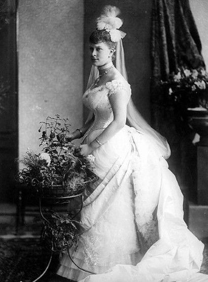 Victorian Wedding Dresses: 27 Stunning Vintage Photographs of Brides Before 1900 ~ Vintage Everyday 1890s Wedding Dress, Queen Victoria Wedding Dress, Mary Of Teck, Victorian Bride, Victorian Wedding Dress, King George V, Vintage Brides, Royal Wedding Dress, Vintage Wedding Photos