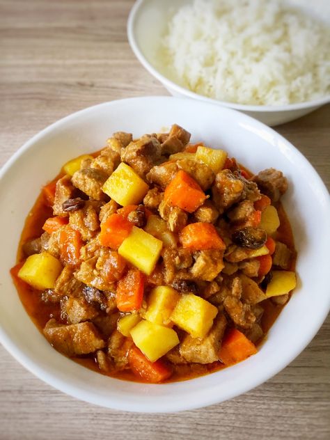 Filipino Menudo Recipe, Menudo Recipe Filipino, Filipino Menudo, Pork Menudo Recipe, Pork Menudo, Beef Mechado, Menudo Recipe, Tomato Stew, Braised Chicken Breast