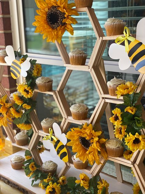 Bee Theme Backdrop Ideas, Honey Bee Shower Ideas, Bee Party Theme Decor, Honey Comb Diy Popsicle Sticks, Honey Bee Birthday Decor, Honeycomb Birthday Decoration, Gender Reveal Bee Centerpieces, Bumble Bee Birthday Party Decorations Diy, Bee Hive Party Decor