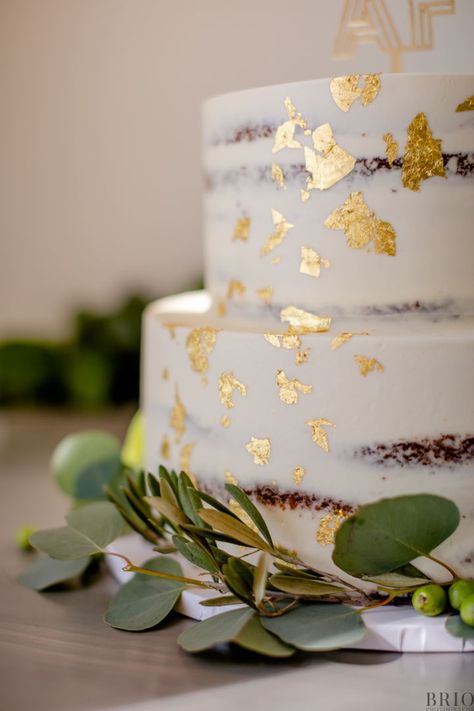 Gold Foil Wedding Cake, Wedding Cake Gold Leaf, Gold Foil Cake, Foil Cake, Gold Leaf Cakes, Chandelier Cake, Metallic Wedding, Winter Wedding Cake, Wedding Cake Rustic