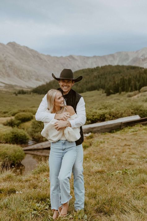 Cute and Playful Colorado Engagement Session | Rocky Mountain Bride Engagement Pictures In Mountains, Montana Engagement Photos, Horse Engagement Photos, Engagement Photos Mountains, Colorado Photoshoot, Estes Park Engagement Photos, Colorado Mountain Engagement Photos, Mountain Engagement Shoot, Rock Couple