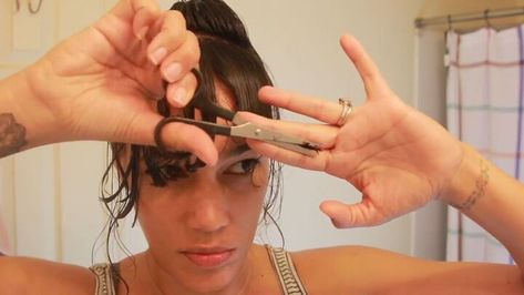 How To Cut Your Own Bangs Curly Hair, Curly Hair Bangs Tutorial, How To Cut Bangs On Curly Hair, How To Cut Curly Hair Bangs, Diy Curly Bangs, How To Cut Bangs For Curly Hair, How To Trim Bangs, How To Cut Curly Bangs, Curly Bangs Tutorial