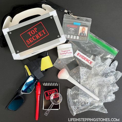 Diy Spy Kit, Spy Party Favors, Spy Gear For Kids, Spy Kids Party, Secret Agent Birthday Party, Geheimagenten Party, Secret Agent Birthday, Spy Birthday Party, Laser Maze