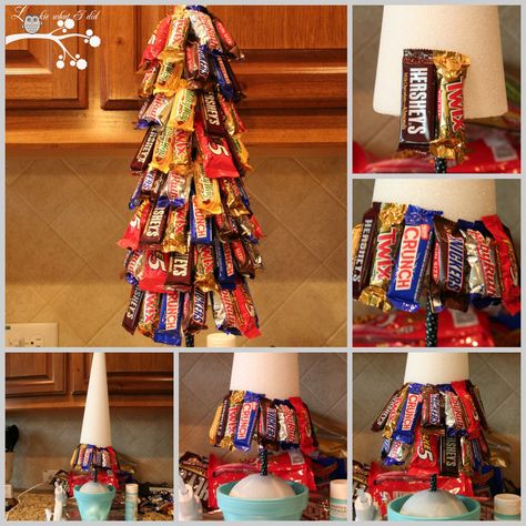 DIY Candy Bar Christmas Tree diy christmas christmas tree christmas crafts christmas decorations christmas decor decorating for christmas christmas living rooms christmas home ideas christmas home decor ideas alternative christmas tree Candy Topiary, Diy Candy Bar, Candy Trees, Candy Christmas Tree, Candy Tree, Diy Jul, Sweet Trees, Ge Bort, Candy Crafts