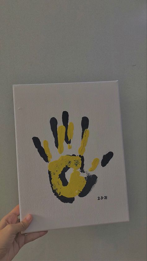 Couple T Shirt Painting Ideas, Canvas Painting Handprints, Hand Print Art Aesthetic, Canvas Hand Print Ideas Couples, Hand Print Painting For Couples, Couples Hand Print Painting, Hand Print Couple Painting, Hand Print Canvas Ideas Couples, Couples Hand Painting Ideas