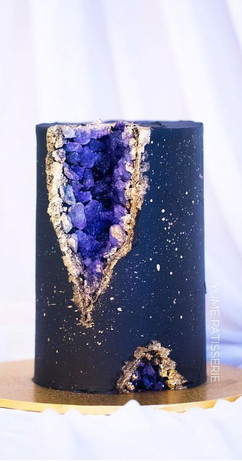 51. Black Geode Cake Whether you’re looking for birthday cake ideas or celebration cakes.  We’ve got something for every occasion. The cake features black... Black Geode Cake, Pretty Cake Ideas, 17 Birthday Cake, Cake Beautiful, Geode Cake, Pretty Cake, Crystal Cake, Cake Artist, Cake Decorating Piping