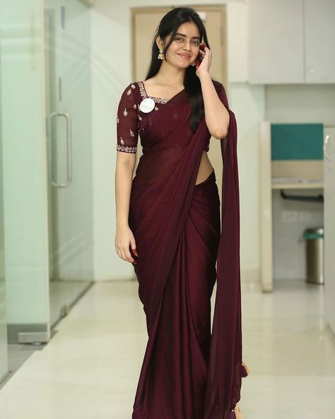 Wine Saree, Saree Color Combinations, Simple Saree Designs, New Saree Blouse Designs, Regular People, Fancy Sarees Party Wear, Simple Sarees, Saree Blouse Patterns, Elegant Blouse Designs