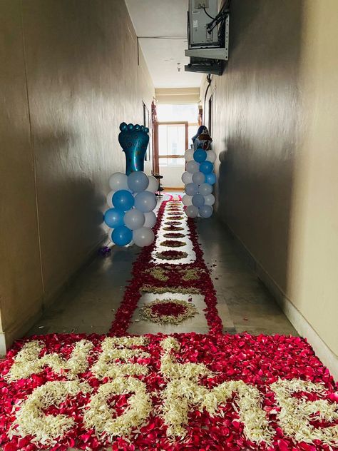 Baby Entry At Home Decoration, Surprise Welcome Home Decorations, Mahashivratri Decoration, Baby Chathi Decoration, Chathi Decoration, Pagla Decoration, Kanku Pagla, Door Flower Decoration, Welcome Rangoli