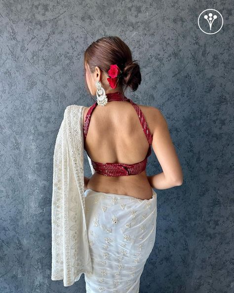 Looking for stunning back neck blouse designs for weddings and festivities? We've got you covered with the best designs! Tap the link now to start exploring 🩷 | Picture Credits: @sukhmanigambhir | #ShaadikiTaiyari Aasaan Hai Back Neck Designs For Suits, Halter Neck Blouse Design, Back Neck Blouse Designs, Velvet Blouse Design, Back Neck Blouse, Blouse Back Neck Design, Back Neck Design, Blouse Back Neck, Saree Backless