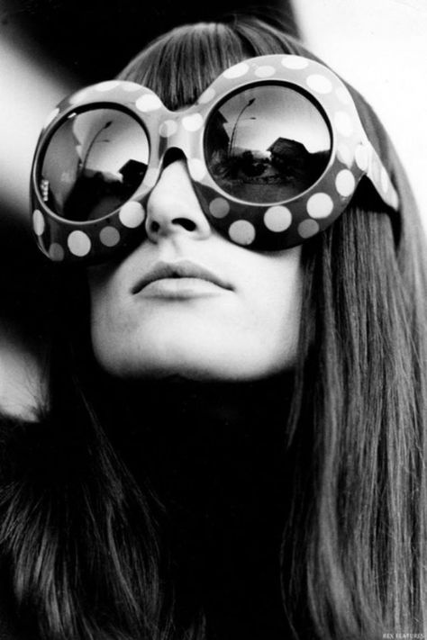 Fashion 60s, Online Vintage Stores, Lauren Hutton, Ray Ban Outlet, Retro Mode, Vintage Mode, Photo Vintage, Mod Fashion, Vintage Eyewear