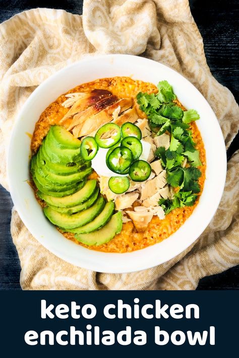 This tasty keto chicken enchilada bowl is super easy to make and only needs a few ingredients. It has a spicy, cheesy cauliflower rice base and then top with rotisserie chicken and your favorite Mexican toppings! Perfect for when you are craving Mexican food on a keto diet! Chicken Enchilada Bowls With Cauliflower Rice, Chicken Enchilada Bowl, Mexican Toppings, Enchilada Bowl, Healthy Keto Dinner, Homemade Enchilada Sauce Recipe, Enchiladas Healthy, Zucchini Casserole Recipes, Keto Lunches