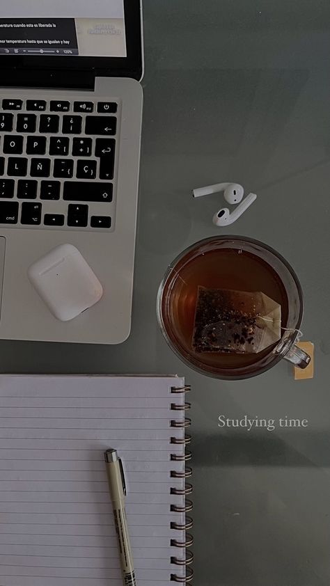 Study Photography Ideas, Studying Story Instagram, Fake Instagram Story Ideas, Laptop Instagram Story, Study Snaps Ideas, Instagram Creative Ideas, Book Instagram, Instagram Ideas Post, Instagram My Story