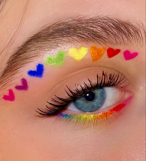 Make Up Ideas Crazy, Pride Month Face Paint, Pride Parade Hairstyles, Rainbow Face Paint Pride, Pride Hairstyles Ideas, Pride Eyeliner Looks, Pride Makeup Black Women, Pride Make Up Ideas, Pride Day Makeup