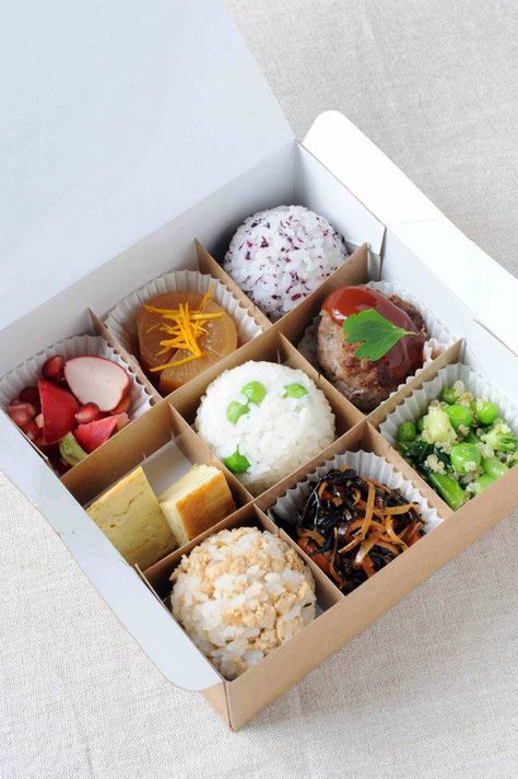 Kotak Bento, Japanese Lunch, Bento Recipes, Rice Balls, Japan Food, Bento Lunch, Food Presentation, Beautiful Food, Food Packaging