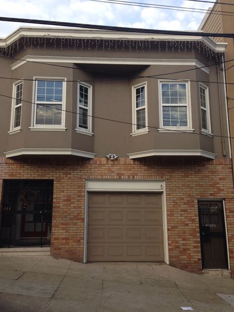 Brown exterior house paint with manufacturer's brick. Kansas St. between Mariposa and 17th, San Francisco. Brown Exterior House, French Paint Colors, Paint Styles, Stucco Wall, Paint House, Painted Houses, Exterior House Paint, House Trim, Concrete Block