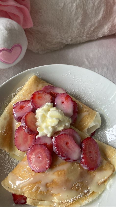 Crepes| Sweet| Strawberry| Cream| Crepes Aesthetic, Crepes Strawberry, Strawberry Pastries, Crepes Sweet, Strawberry Crepe, Strawberry Crepes, Food Therapy, Strawberry Cream, Healthy Food Motivation