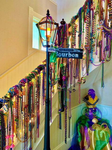 Marti Gras Prom Theme, Mardi Gras Staircase Decorations, Mardi Gras Carnival Theme Party, Mardi Gras Yard Decorations, Mardi Gras Balcony Decorations, Mardi Gras House Decor, Nola Theme Party, New Orleans Party Theme Decoration, Mardi Gras Window Display