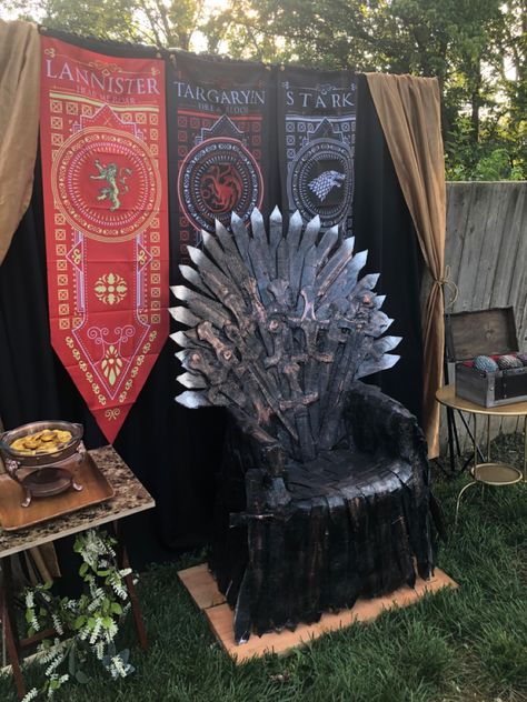 Baby Dragon Shower Ideas, House Of Dragons Party, Game Of Thrones Party Ideas, House Of The Dragon Party, Game Of Thrones Party Decorations, Medieval Party Decorations, Game Of Thrones Halloween, Game Of Thrones Decor, Game Of Thrones Birthday