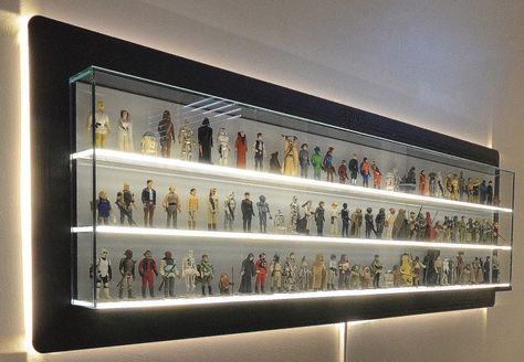 Star Wars Action Figures Display, Star Wars Zimmer, Action Figure Display Case, Vintage Star Wars Action Figures, Vintage Star Wars Figures, Star Wars Room, Figure Display, Glass Display Case, Diy Display