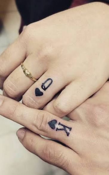 100 Unique Wedding Ring Tattoos You’ll Need to See - Tattoo Me Now Him And Her Tattoos, Finger Tattoos For Couples, Ring Tattoo Designs, Finger Tattoo Ideas, Wedding Band Tattoo, Tattoo Band, Tiny Finger Tattoos, Couple Tattoos Unique, Wedding Ring Tattoo