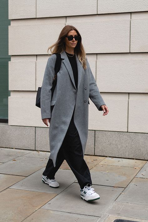 Grey Coat Outfit Winter, Trousers Outfit Winter, Grey Coat Outfit, Wool Coat Outfit, Trousers Women Outfit, Wide Leg Trousers Outfit, Coat Outfit Casual, Emma Hill, Grey Winter Coat