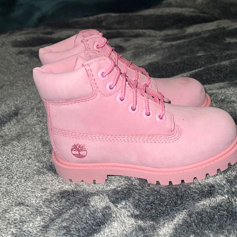 Nwob Little Girls Pink Suede Timberlands Sz 10. Pink Timbs Outfits, Pink Wishlist Ideas, Girly Jordans, Pink Timberlands Outfit, Rain Boots Outfit Summer, Pink Timberland Boots Outfit, Pink Timbs, Shoe Inspo Sneakers, Girly Shoes Sneakers