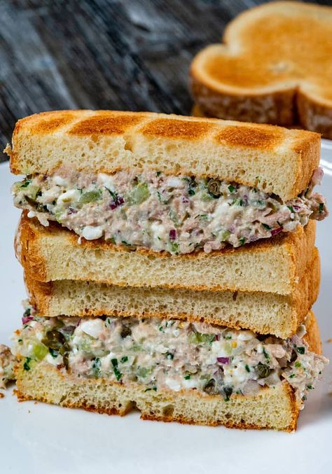 tuna salad sandwich ingredients Easy Tuna Salad Sandwich, Tuna Ideas, Sassy Sandwiches, Subway Tuna, Best Tuna Sandwich, Tuna Salad Sandwich Recipe, Tuna Salad Recipe Easy, Tuna Sandwich Recipes, Tuna Fish Sandwich