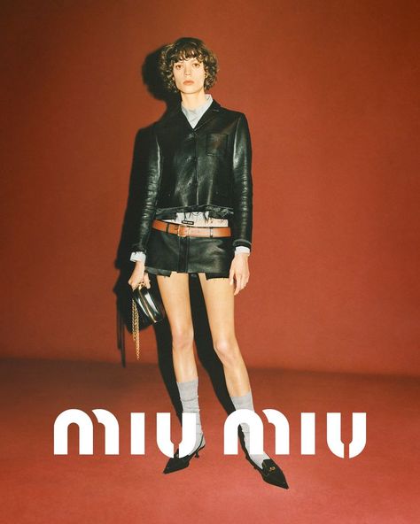 Miu Miu S/S 22 Campaign (Miu Miu) Miu Miu Ad, Tyrone Lebon, Beauty Campaign, Fashion Campaign, Italian Fashion Brands, Current Fashion, Foto Casual, Spring Summer 2022, Fashion Advertising