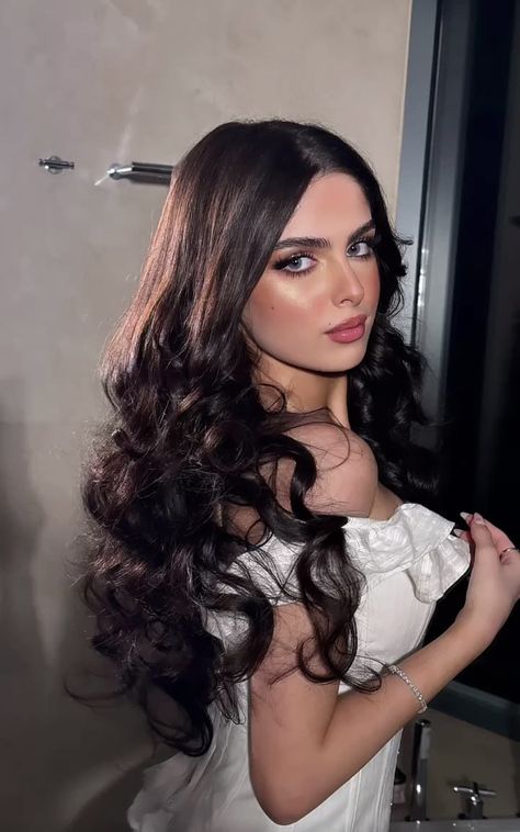 Makeup Arab, Haircuts For Long Hair With Bangs, Kids Style Hair, Good Makeup, Makeup Skills, Basic Photo Editing, Classy Winter Outfits, Her Makeup, Arab Beauty