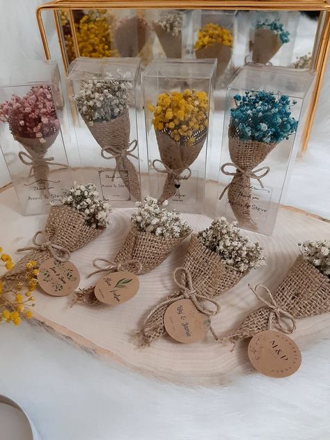 Mini Bouquet Wedding, Elegant Party Favors, Bouquet Favors, Handmade Party Favors, Souvenir Wedding, Diy Bouquet Wrap, Christmas Scented Candles, Mini Bouquet, Scrapbook Gift