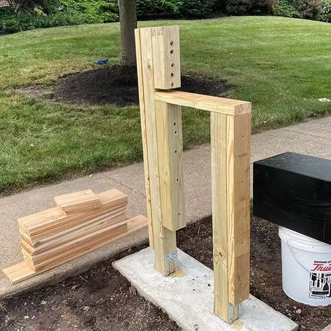 Building the mid-century modern mailbox - Imgur Modern Mailbox Diy, Cedar Mailbox Post, Modern Mailbox Post, Mid Century Mailbox, Modern Mailbox Design, Mid Century Modern Mailbox, Mailbox Stand, Cool Mailboxes, Mailbox Garden