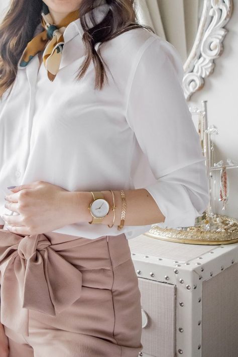 Lifestyle Blogger Eileen Lazazzera styles the Nordgreen Infinity Watch with a white blouse and pink ants Diva Chic, Canadian Lifestyle, Brunch Outfits, Fashion Tips For Girls, Photography Styling, Bracelet Women, Brunch Outfit, Jewelry Photography, Spring Trends