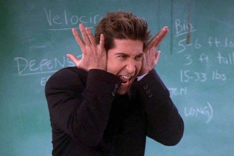 Every single crisis you will encounter in your life Friends Makeup, Joey Friends, Friends Scenes, Jenifer Aniston, David Schwimmer, Friends Cast, Ross Geller, Friends Tv Series, Friends Moments