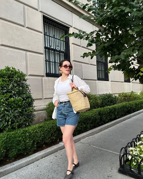 solo date in Central Park 🌅 outfit details : top @hm shirt @andotherstories shorts @zara ballet flats @stevemadden glasses @madewell straw bag @mango #summerinthecity #summerinnewyork #summerinnyc #summeroutfitideas #summeroutfitinspo #summerfashion #timelessstyle Loose denim shorts, ballet flats Central Park Outfit, Loose Denim Shorts, Summer In Nyc, Solo Date, Park Outfit, Central Park, Outfit Details, Ballet Flats, Straw Bag