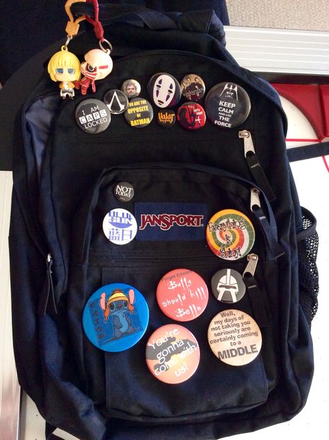 Is my backpack nerdy enough? Jansport Backpacks Aesthetic Pins, Backpack With Patches And Pins, Pins On Backpack Aesthetic, Diy Pins For Backpack, Bag With Pins Aesthetic, Backpack Decoration Ideas, Patches On Backpack, Backpack Pins Aesthetic, Decorated Backpack