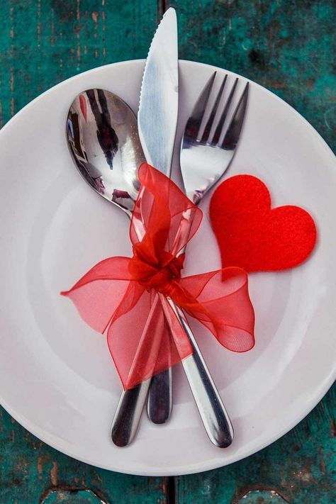 Valentine Dinner Decorations, Romantic Dinner Tables, Valentine Dinner Party, Valentine Day Table Decorations, Romantic Dinner Decoration, Valentine Table Decorations, Diy Valentine's Day Decorations, Valentine Dinner, Dinner Table Setting