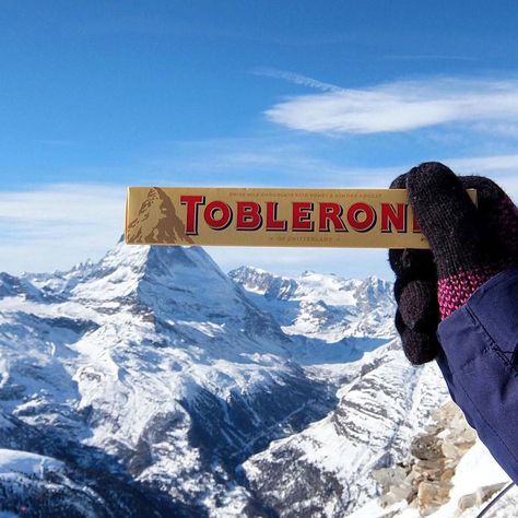 Philographikon Rainer Rauhut on Instagram: “Via @simongerman600 twitter. A Toblerone chocolate bar perfectly lined up with Mount Toblerone in Switzerland. Also, I guess by now you…” Toblerone Chocolate, Land Surveyors, Zermatt Switzerland, Time To Travel, Milky Way Galaxy, Zermatt, Giza, Salzburg, Birds Eye