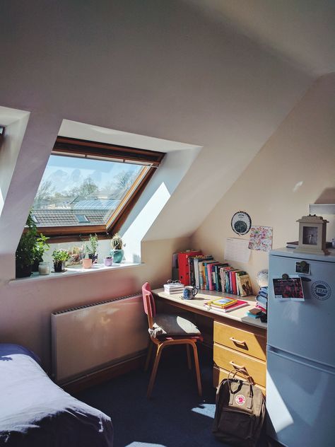 student room Study Space Ideas, Student Room, Room Ideas Aesthetic, Attic Bedroom, Space Ideas, Aesthetic Rooms, Study Space, Dreamy Room, Cozy Room