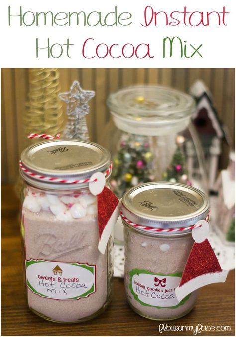 Homemade Instant Hot Cocoa via @FlourOnMyFace Cocoa Mix In A Jar, Diy Gifts In A Jar, Hot Cocoa Mix Recipe, Mix In A Jar, Diy Hot Cocoa, Hot Cocoa Gift, Diy Hot Chocolate, Homemade Wedding Gifts, Homemade Hot Cocoa