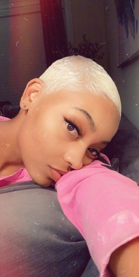 Short Bleached Hair, Short Platinum Blonde Hair, Hair Muse, Buzz Cut Hairstyles, Shaved Hair Cuts, Short Shaved Hairstyles, Hair Black Women, Haute Hair, Cute Short Haircuts