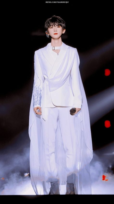 Ethereal Outfit Men, Male Stage Outfits, Prince Attire, Ethereal Outfit, Angelic Outfits, Character Fashion, Chinese Dress, Stage Outfits, Stunning Dresses