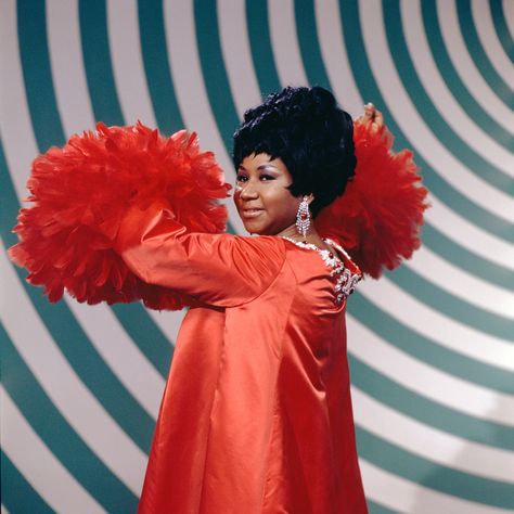 The queen of soul: Aretha Franklin – a life in pictures Divas Pop, Andy Williams, Soul Train, Black Music, Celebrities Humor, Aretha Franklin, Stevie Wonder, Soul Music, Black Culture