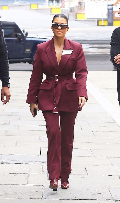 Kim Outfits Kardashian, Kourtney Kardashian Suit, Kardashian And Jenner, Kim Kardashian Braids, Maroon Fashion, Beyonce Braids, Kendall Jenner Modeling, Kourtney Kardashian Style, Club Outfits For Women